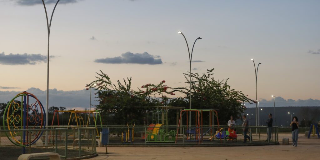 Parque Burle Marx ganha nova iluminação e transforma a rotina noturna no Noroeste