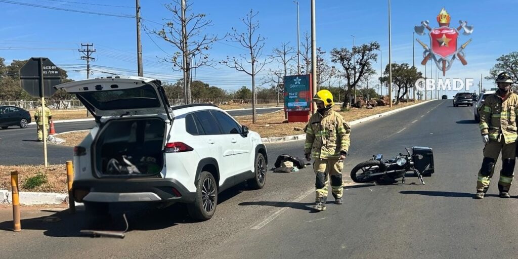 Motociclista fica ferido em colisão na EPAA, próximo ao Hospital da Criança